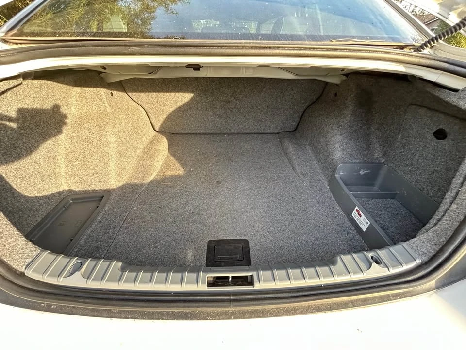 2011 BMW E90 3 Series Sedan - Image 6 of 11