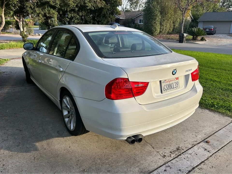 2011 BMW E90 3 Series Sedan - Image 4 of 11
