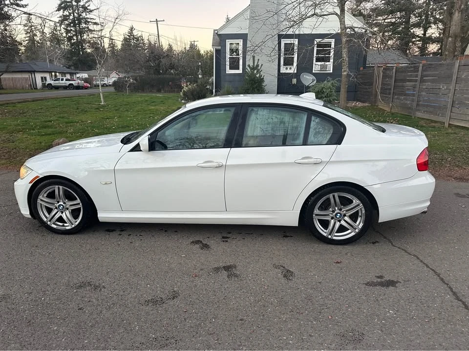 2011 BMW E90 3 Series Sedan - Image 4 of 12