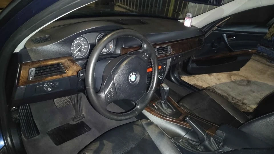2011 BMW E90 3 Series Sedan - Image 6 of 10