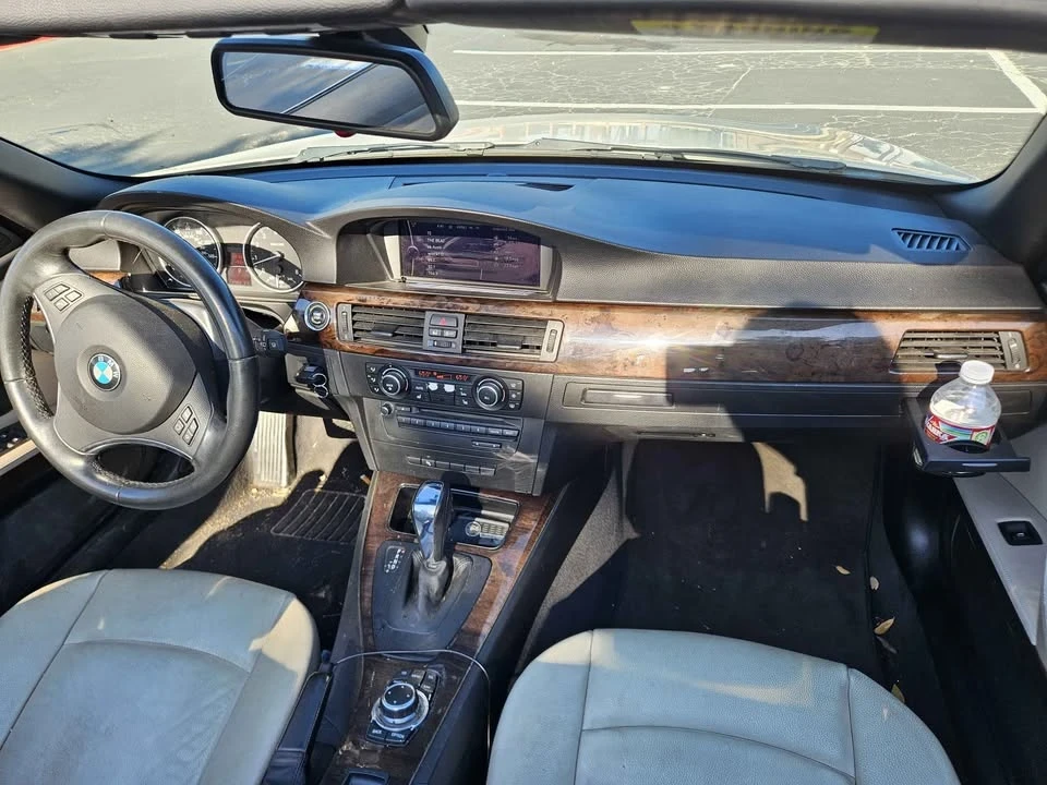2011 BMW E93 3 Series Convertible - Image 11 of 12