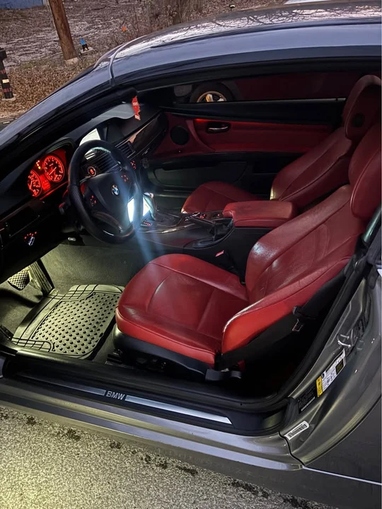 2011 BMW E93 3 Series Convertible - Image 3 of 3