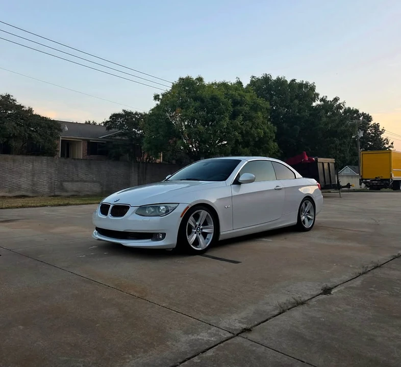 2011 BMW E93 3 Series Convertible - Image 11 of 20