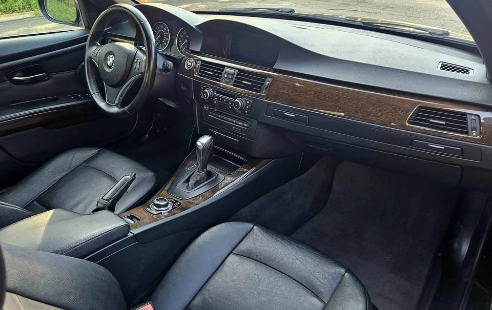 2011 BMW E93 3 Series Convertible - Image 7 of 18