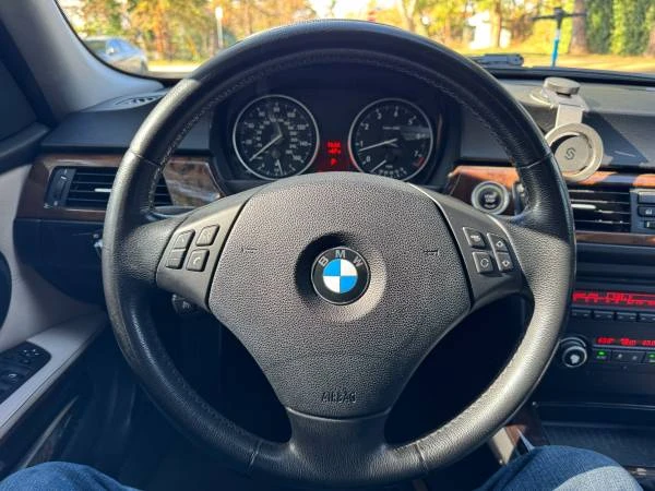 2011 BMW E90 3 Series Sedan - Image 9 of 11
