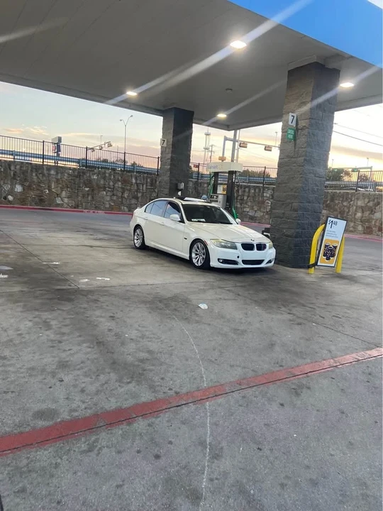 2011 BMW E90 3 Series Sedan - Image 7 of 8