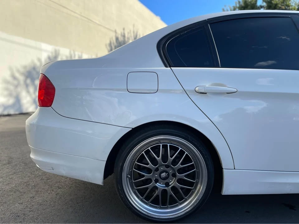 2011 BMW E90 3 Series Sedan - Image 15 of 16