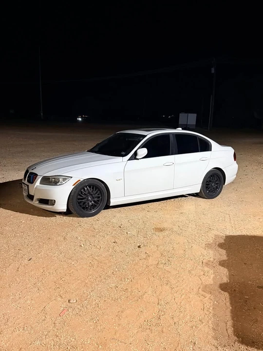 2011 BMW E90 3 Series Sedan - Image 2 of 3