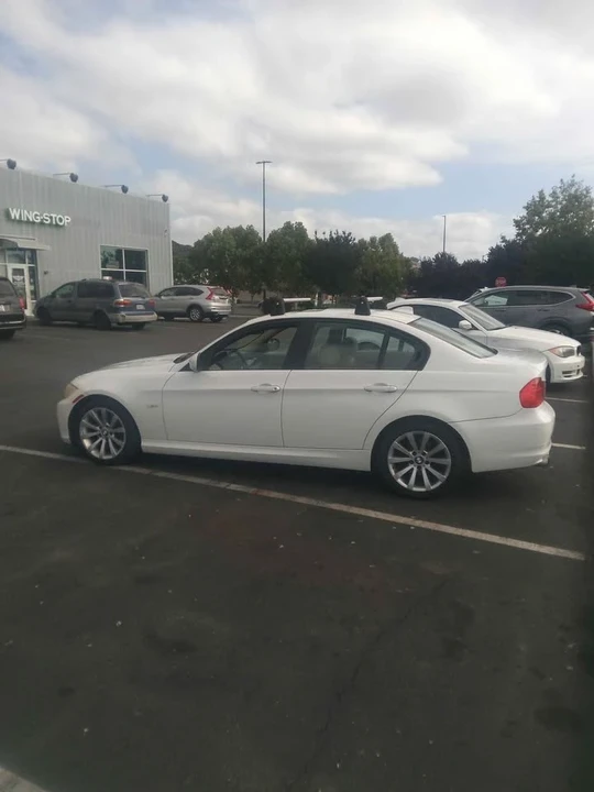 2011 BMW E90 3 Series Sedan - Image 4 of 9