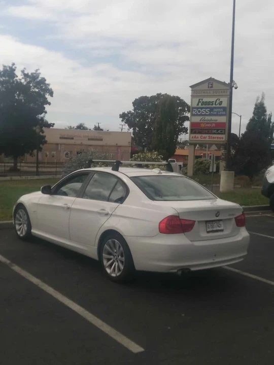 2011 BMW E90 3 Series Sedan - Image 5 of 9