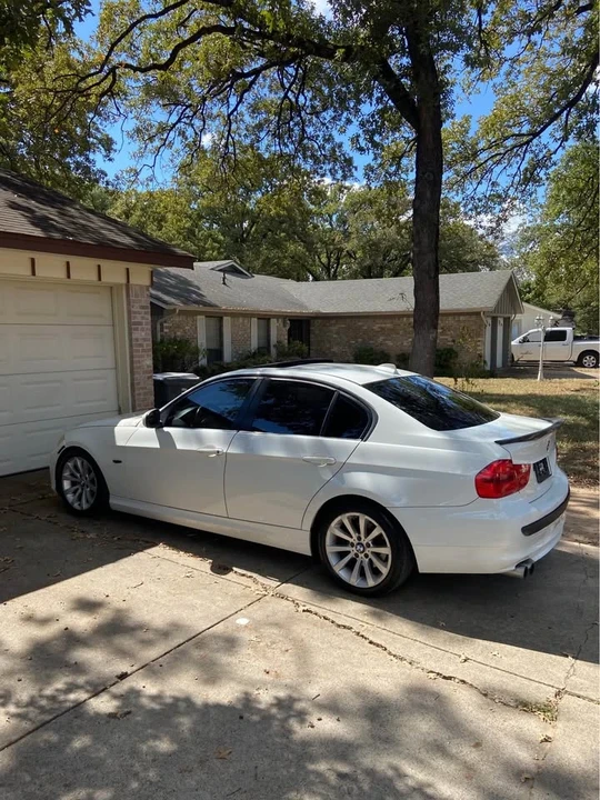 2011 BMW E90 3 Series Sedan - Image 2 of 8
