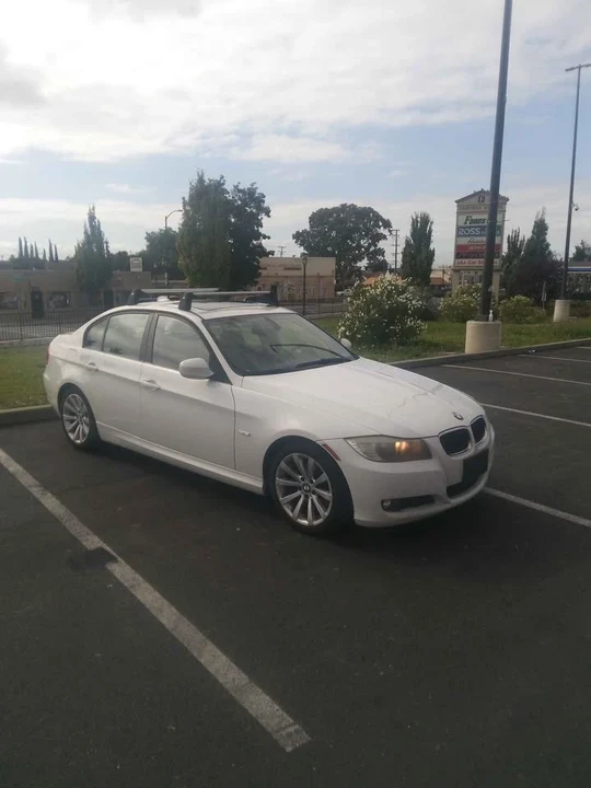 2011 BMW E90 3 Series Sedan - Image 8 of 9