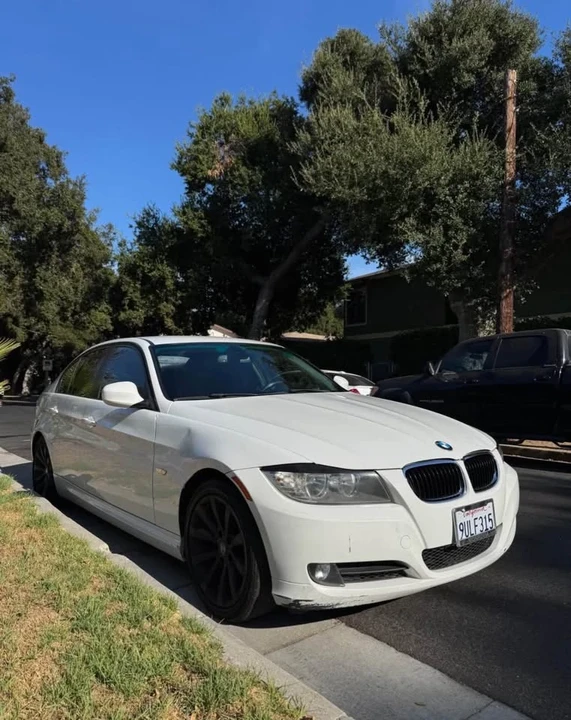 2011 BMW E90 3 Series Sedan - Image 2 of 6