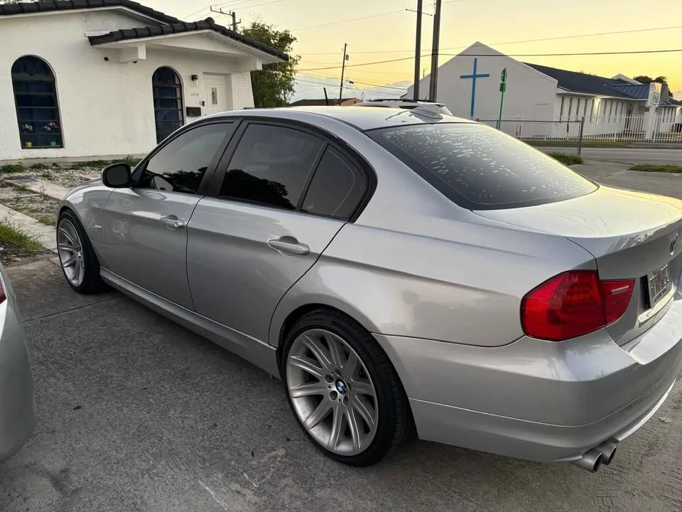 2011 BMW E90 3 Series Sedan - Image 10 of 11