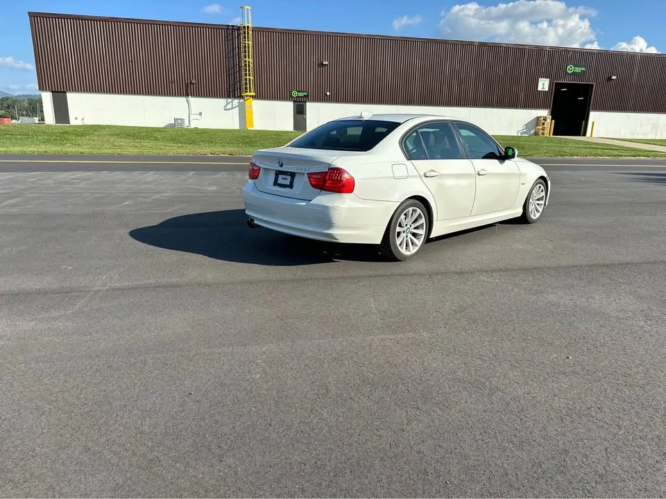 2011 BMW E90 3 Series Sedan - Image 6 of 17