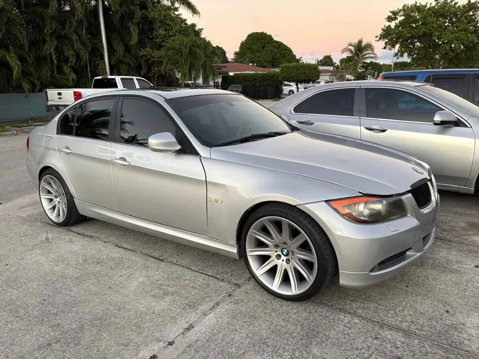 2011 BMW E90 3 Series Sedan - Image 2 of 11