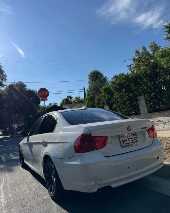 2011 BMW E90 3 Series Sedan - Image 3 of 6