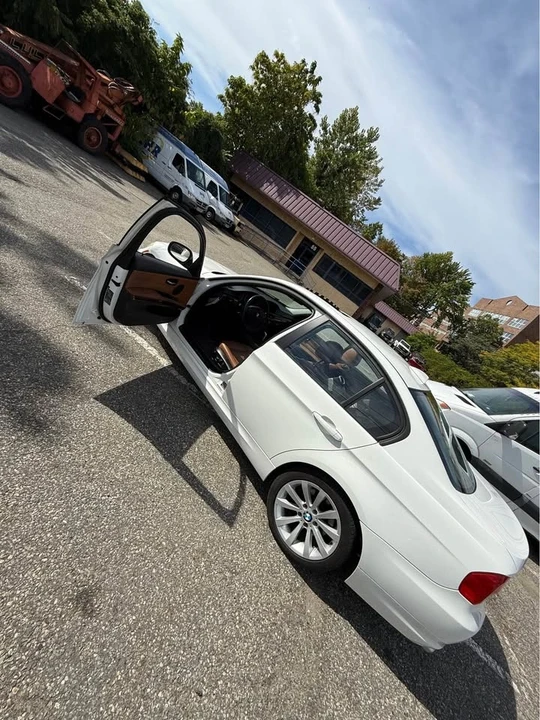 2011 BMW E90 3 Series Sedan - Image 13 of 13