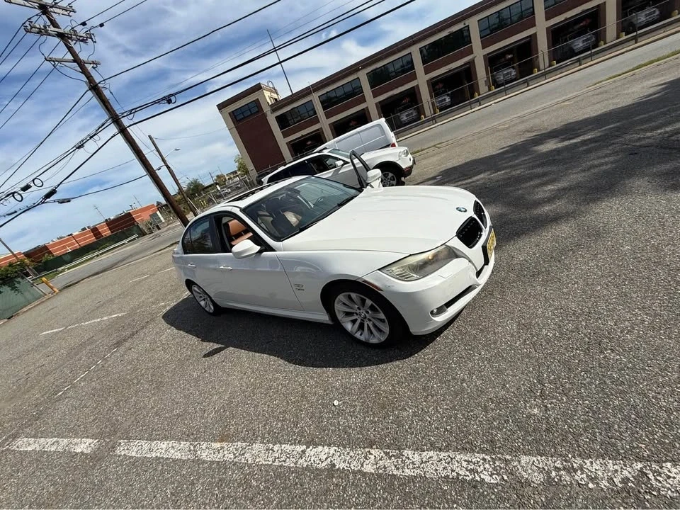 2011 BMW E90 3 Series Sedan - Image 10 of 13