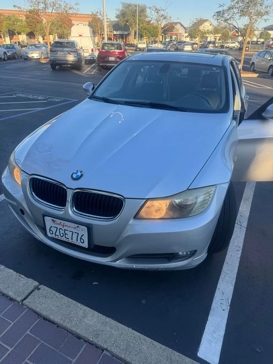 2011 BMW E90 3 Series Sedan - Image 2 of 6