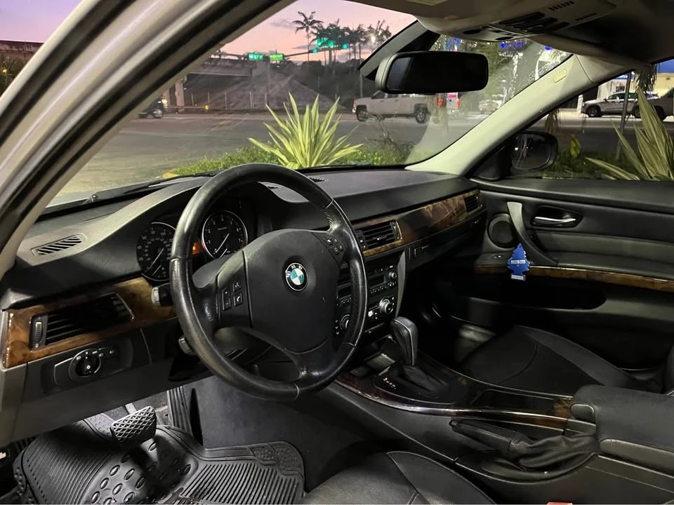 2011 BMW E90 3 Series Sedan - Image 2 of 4