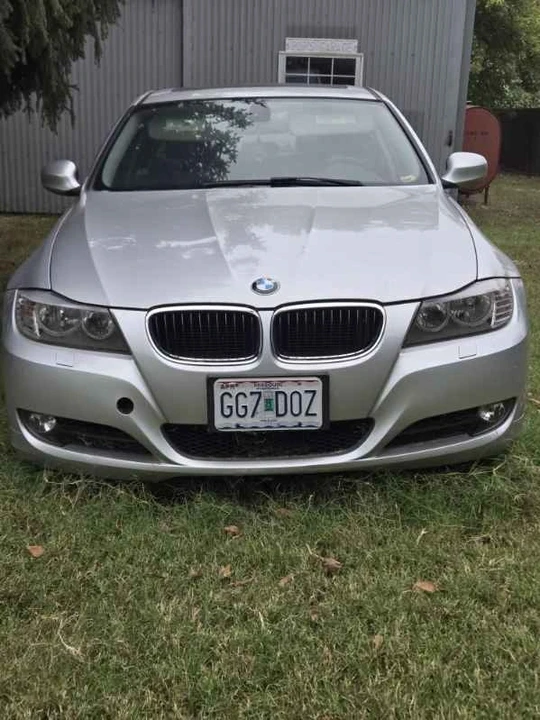 2011 BMW E90 3 Series Sedan - Image 2 of 2