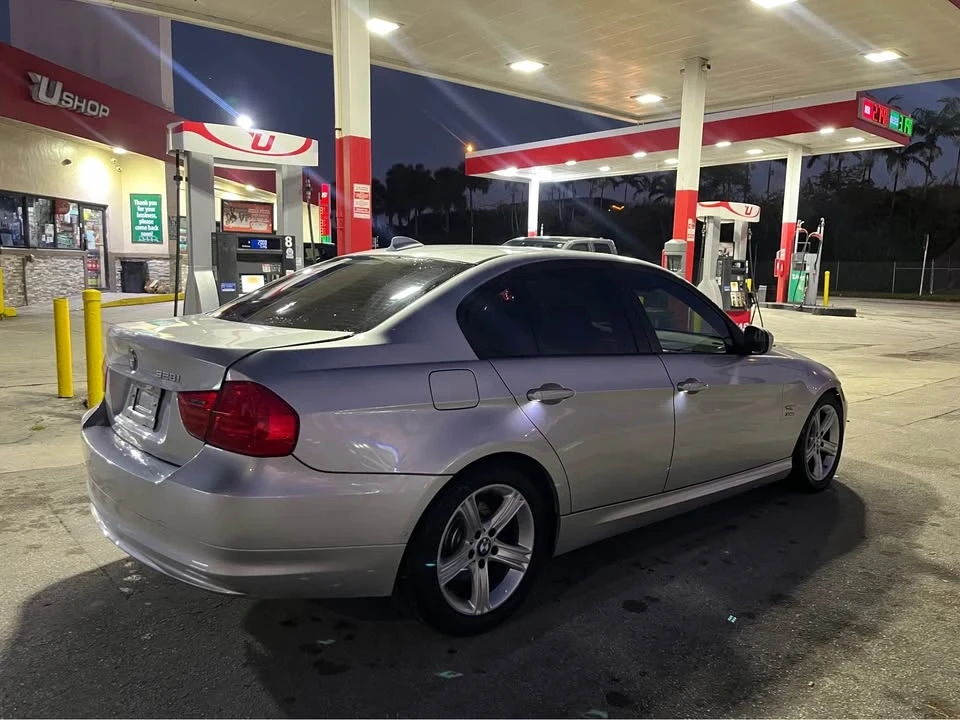 2011 BMW E90 3 Series Sedan - Image 3 of 4
