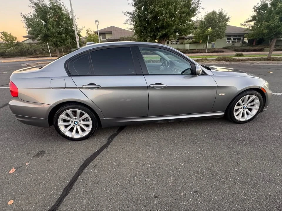 2011 BMW E90 3 Series Sedan - Image 5 of 13