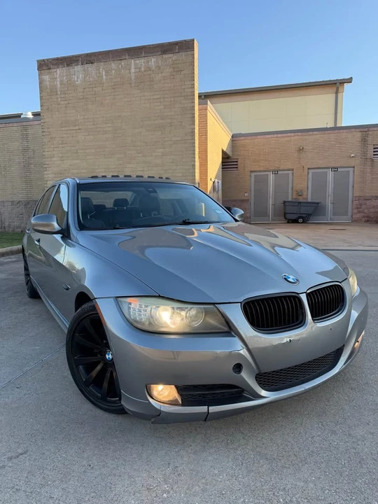 2011 BMW E90 3 Series Sedan - Image 4 of 8