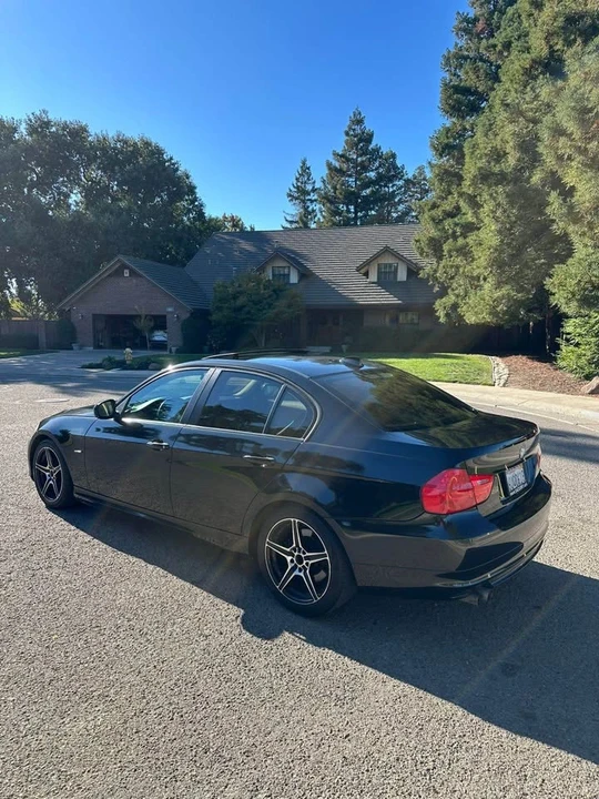 2011 BMW E90 3 Series Sedan - Image 3 of 16