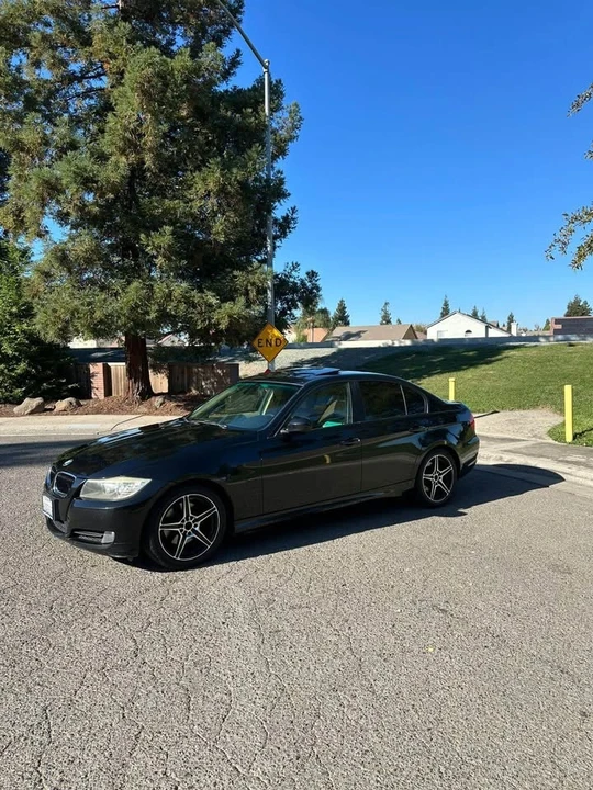 2011 BMW E90 3 Series Sedan - Image 5 of 16