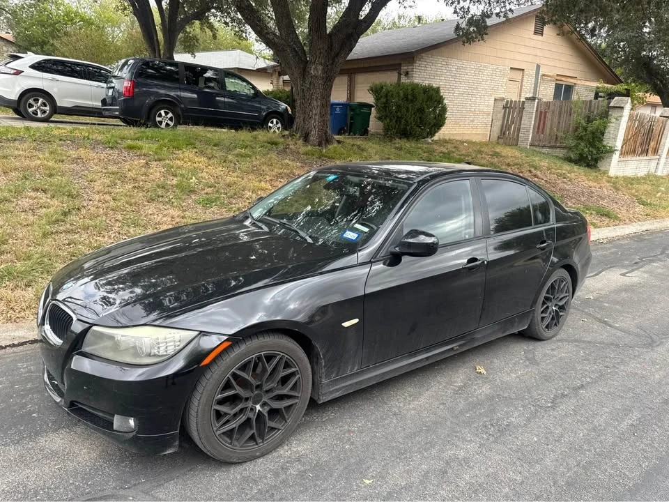 2011 BMW E90 3 Series Sedan - Image 2 of 4