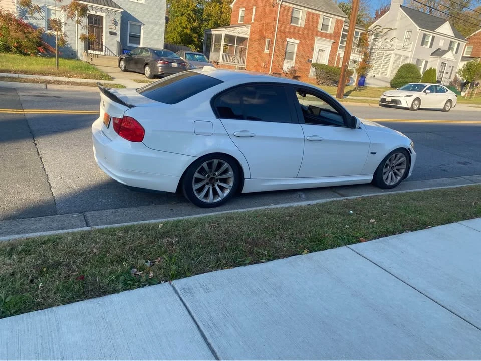 2011 BMW E90 3 Series Sedan - Image 4 of 7