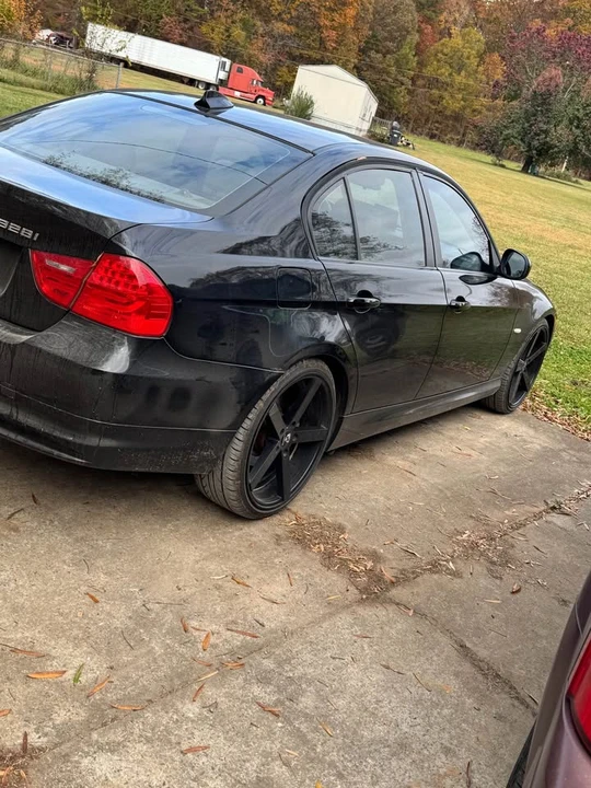 2011 BMW E90 3 Series Sedan - Image 3 of 6