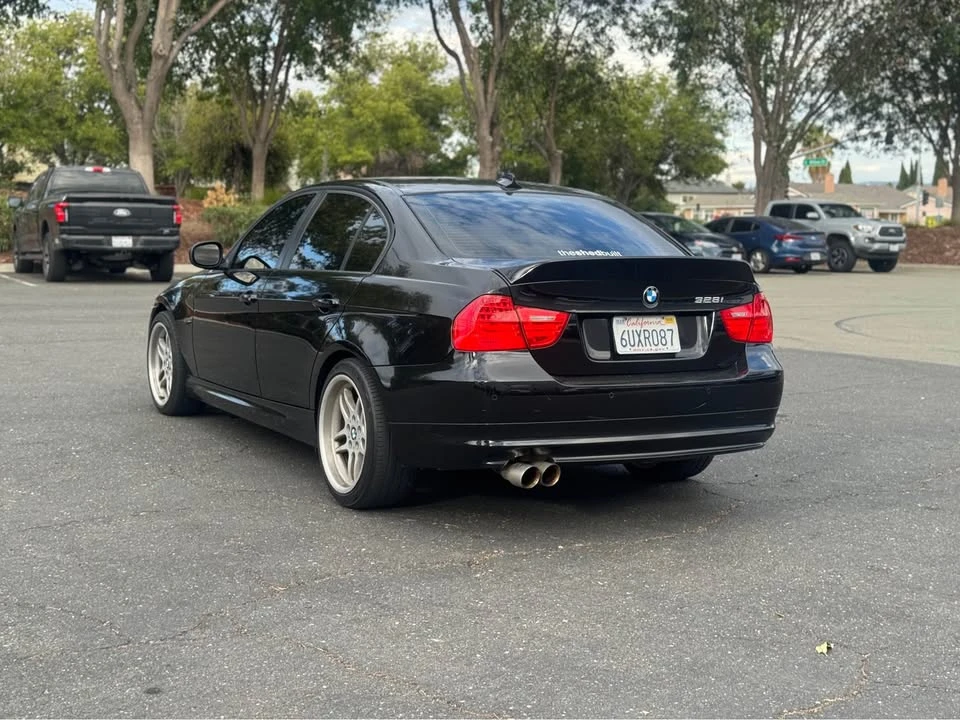 2011 BMW E90 3 Series Sedan - Image 5 of 8