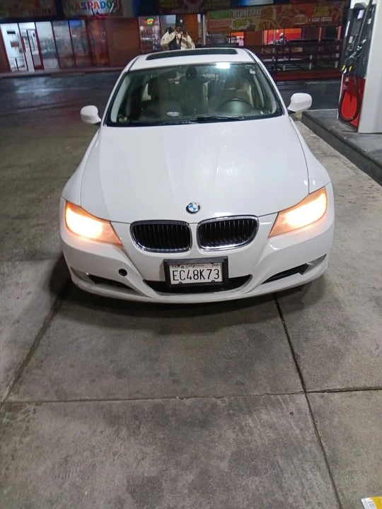 2011 BMW E90 3 Series Sedan - Image 2 of 5