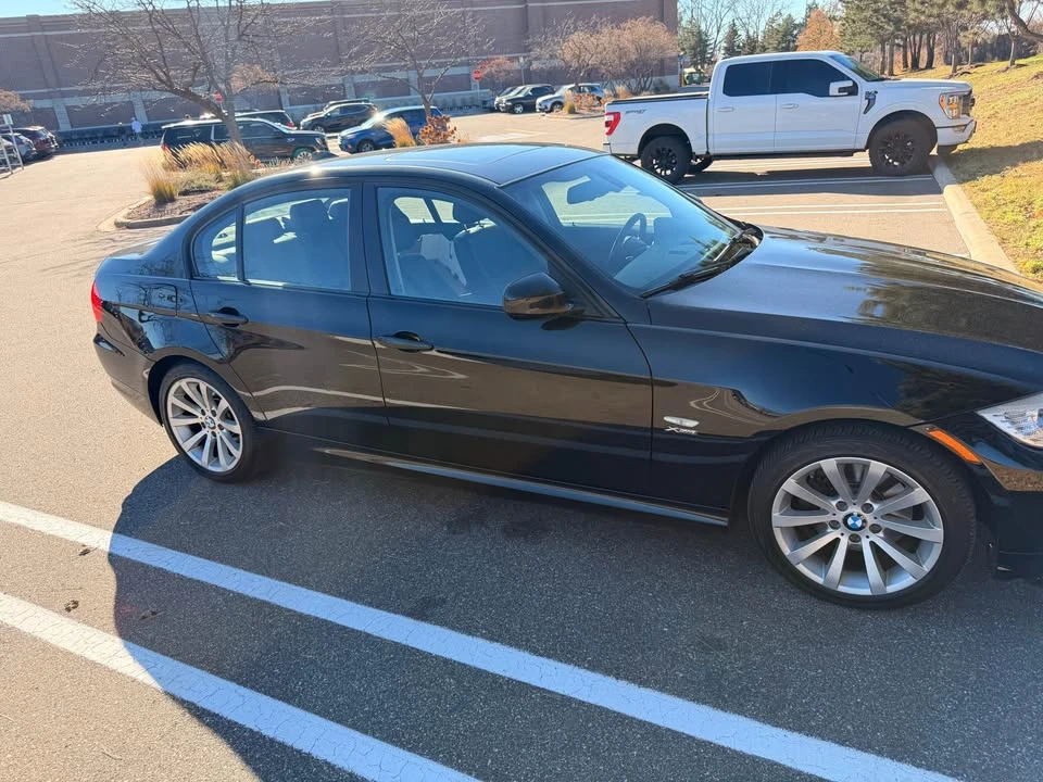 2011 BMW E90 3 Series Sedan - Image 2 of 6