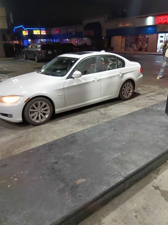 2011 BMW E90 3 Series Sedan - Image 3 of 5