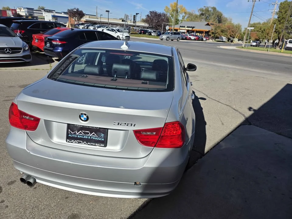 2011 BMW E90 3 Series Sedan - Image 4 of 11