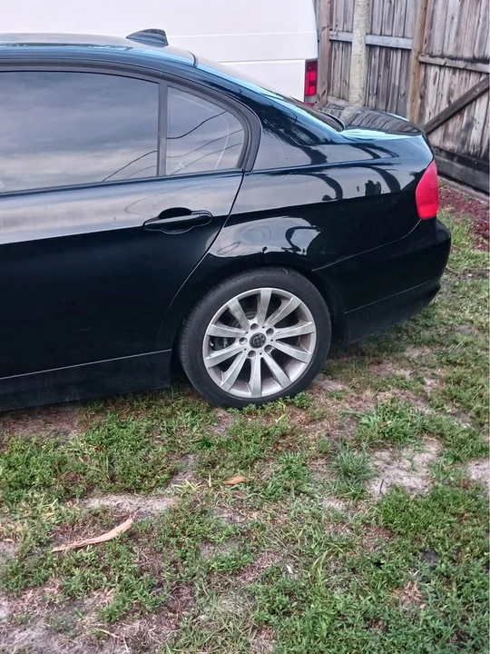 2011 BMW E90 3 Series Sedan - Image 5 of 6
