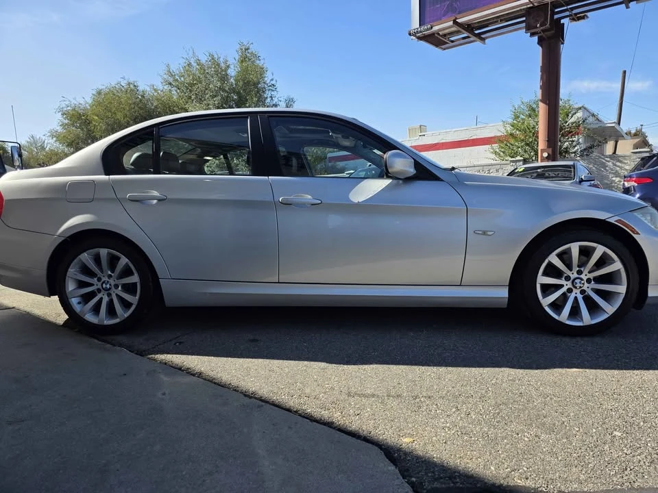 2011 BMW E90 3 Series Sedan - Image 5 of 11