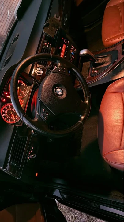 2011 BMW E90 3 Series Sedan - Image 7 of 10