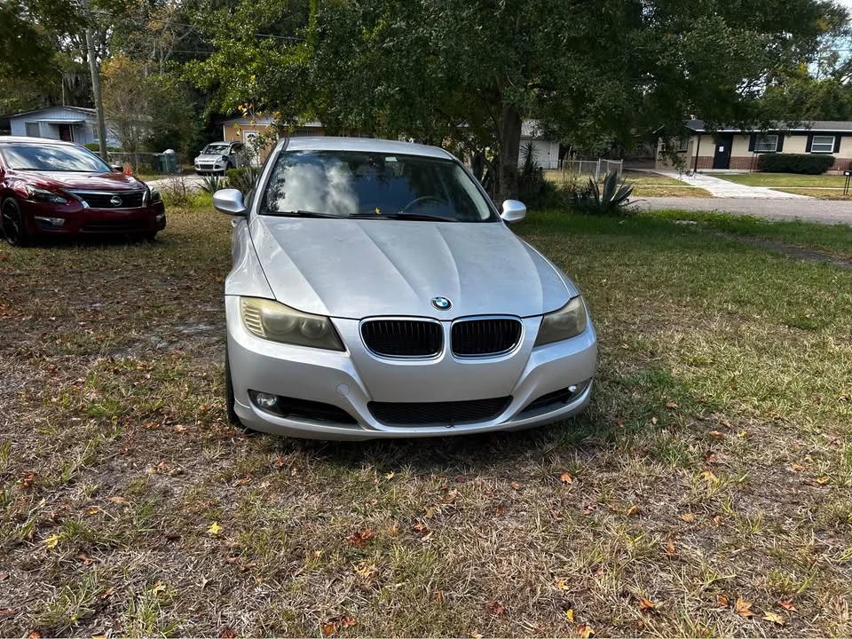 2011 BMW E90 3 Series Sedan - Image 3 of 4