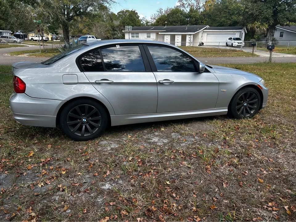 2011 BMW E90 3 Series Sedan - Image 2 of 4