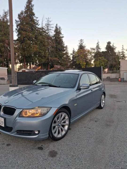 2011 BMW E90 3 Series Sedan - Image 5 of 15