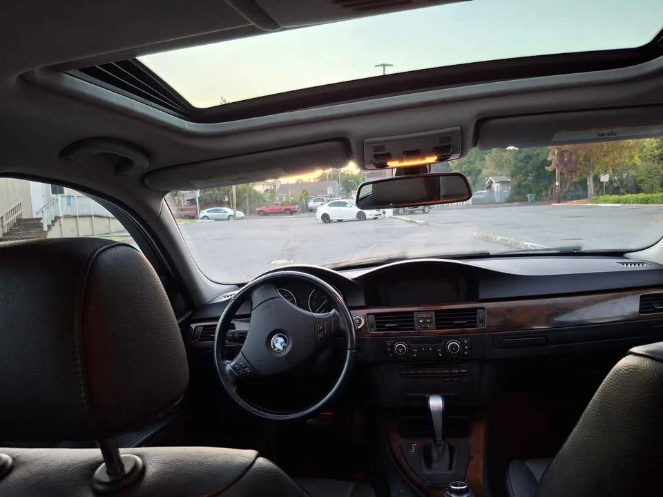 2011 BMW E90 3 Series Sedan - Image 14 of 15