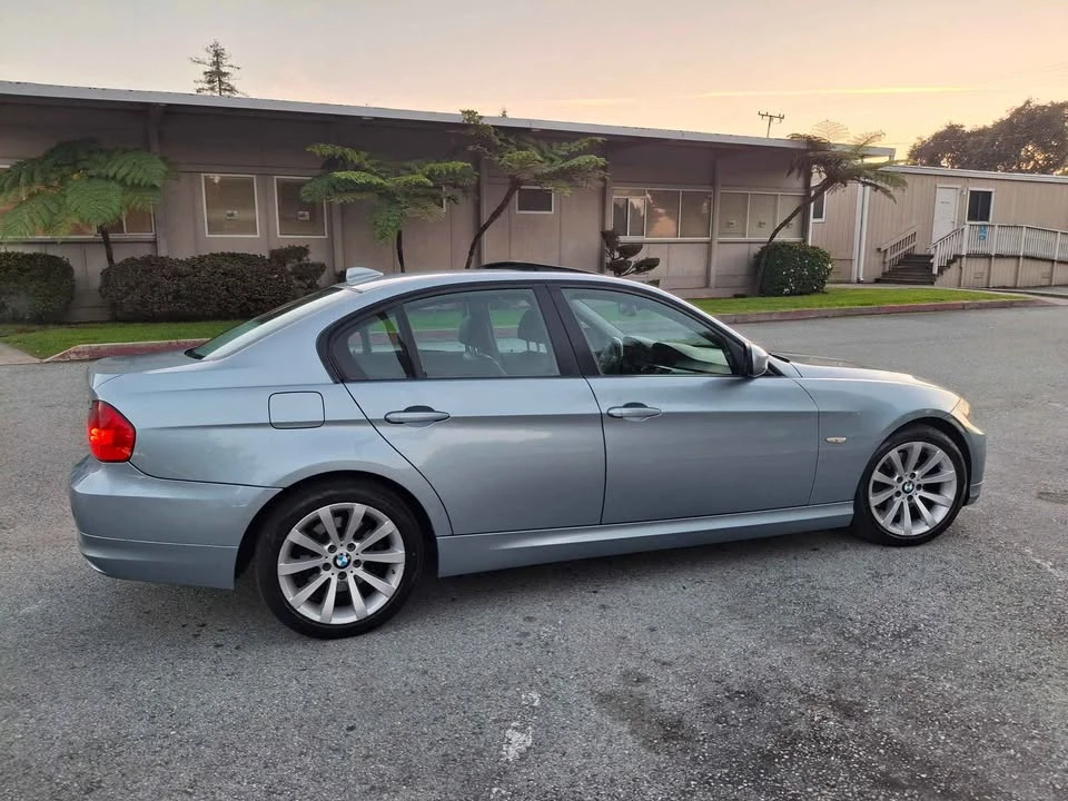 2011 BMW E90 3 Series Sedan - Image 7 of 15