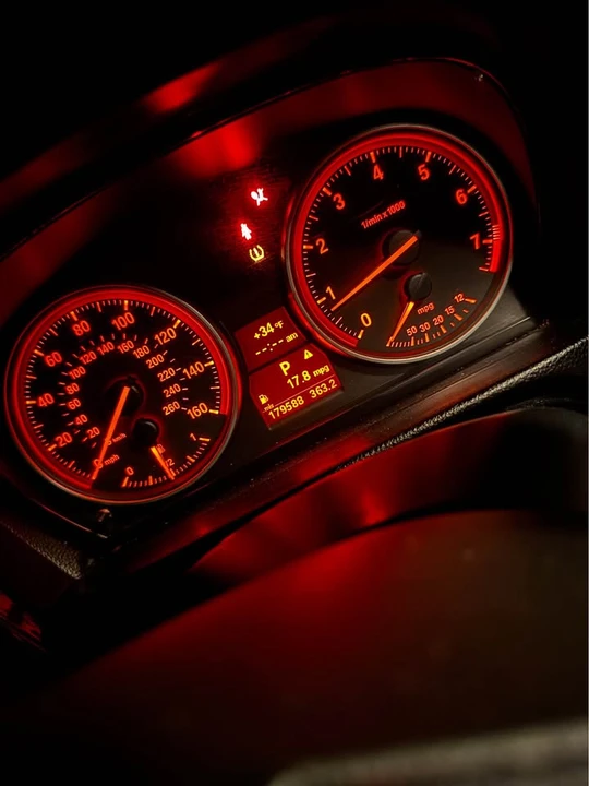 2011 BMW E90 3 Series Sedan - Image 4 of 6