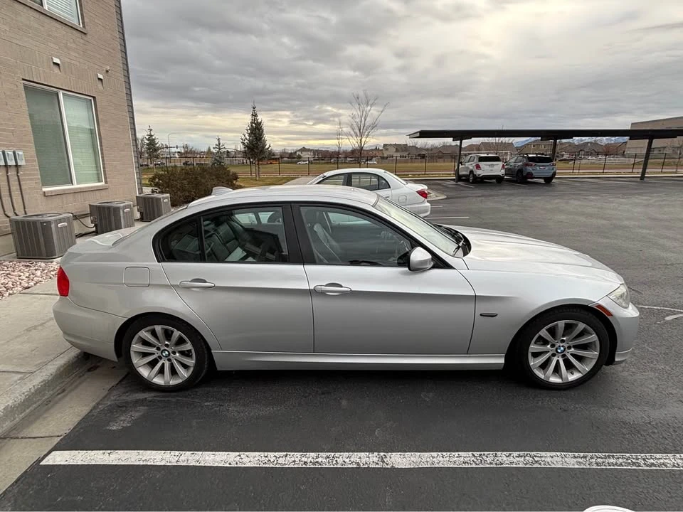 2011 BMW E90 3 Series Sedan - Image 8 of 12