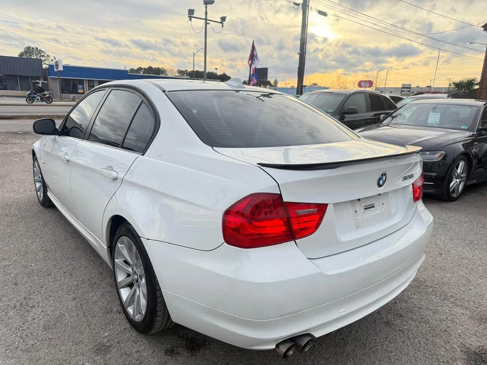 2011 BMW E90 3 Series Sedan - Image 7 of 17